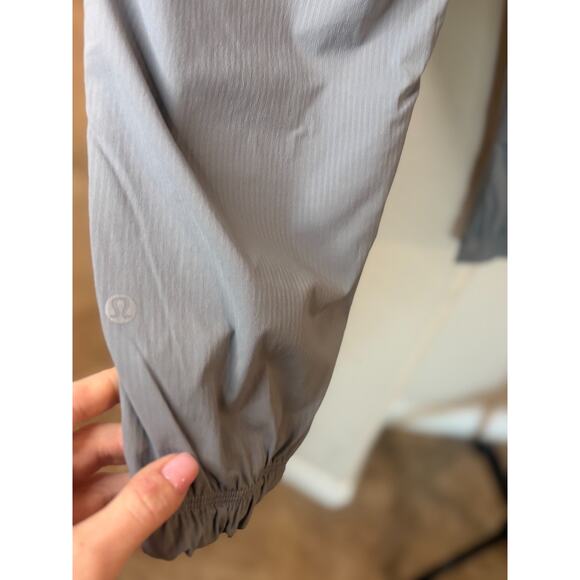 Lululemon Dance Studio Unlined Jogger Crop Pant Gray 20" Sz 4 - Picture 6 of 7